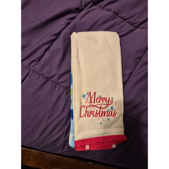 Merry Christmas Set of 2 Towels-NWT - Picture 1 of 4